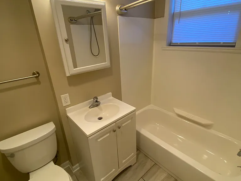2534 J St #5 — Photo 8