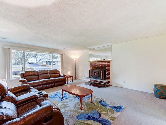 3rd image of 26628 NE Richardson St
