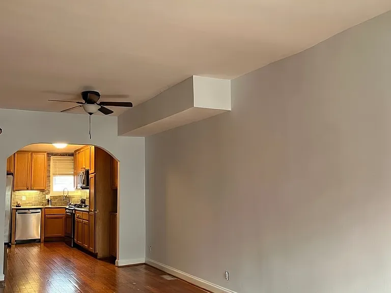1424 Marshall St — Photo 2