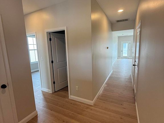 4th image of 418 Pinehurst Way