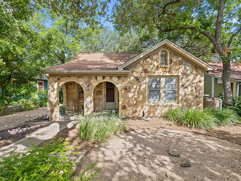 1004 Bouldin Ave — Photo 2