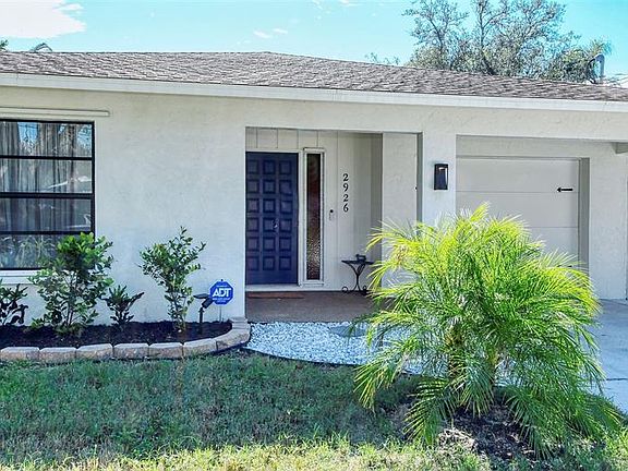 2nd image of 2926 Edgewood Ln