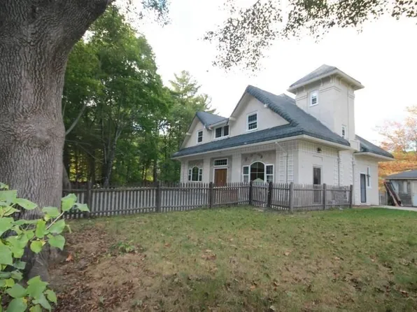 94 Sweetwater Ave, Bedford, MA 01730