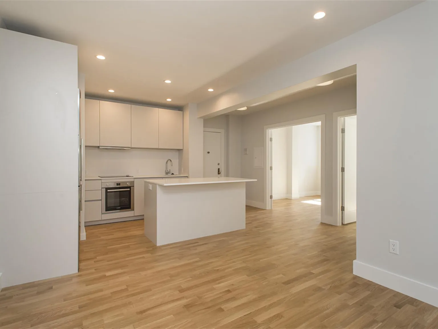 1 bed, 450 sqft, $3,200 — Photo 3