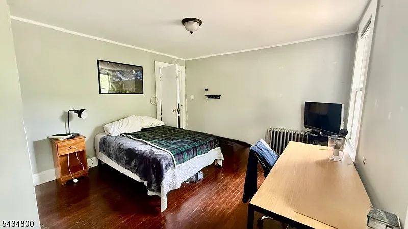 3 bed, 1.0 bath, $2,998 — Photo 2