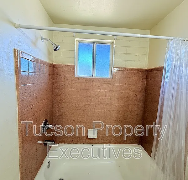 240 W Sahuaro St #14 — Photo 5