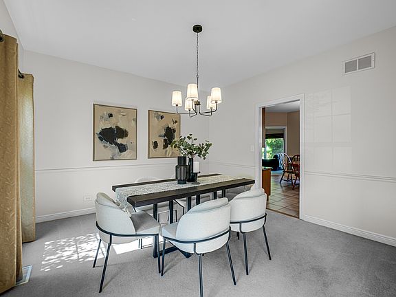 5th image of 207 Edinburgh Ct