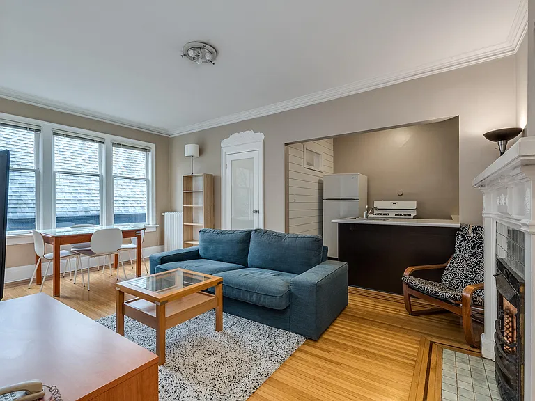935 Jervis St #11 — Photo 5