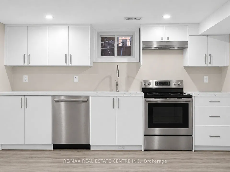 14 Flora Dr W