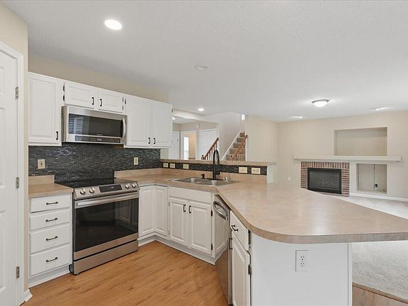 5th image of 1681 Colonade Dr