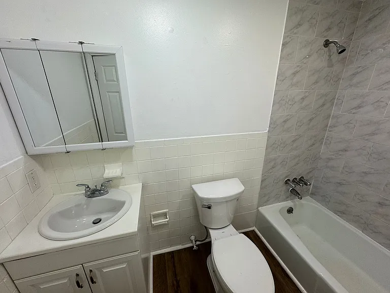 61 Warwick St #8A — Photo 4