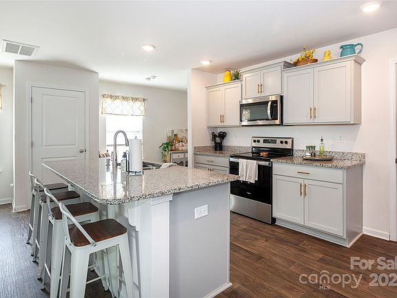 4th image of 3116 Green Apple Dr