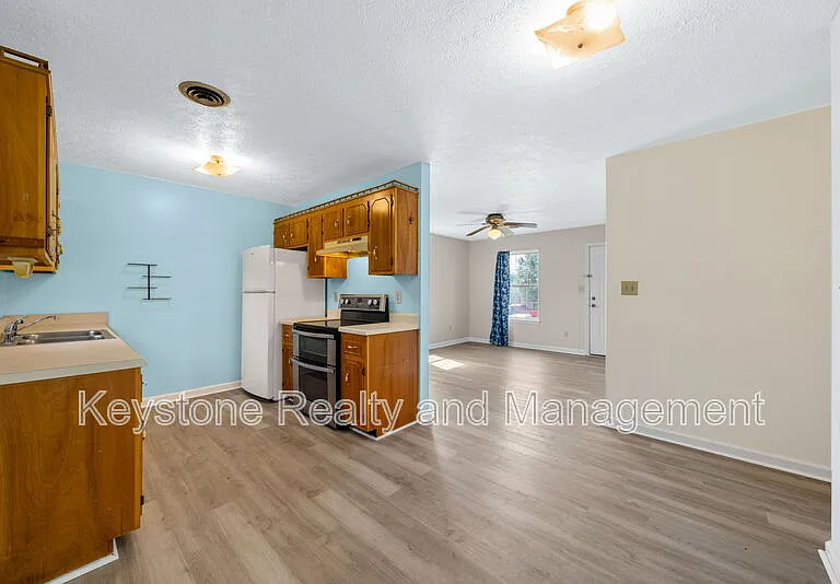 405 Eddy St — Photo 4