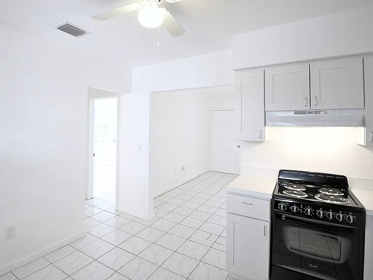 1570 NW 2nd St — Photo 10
