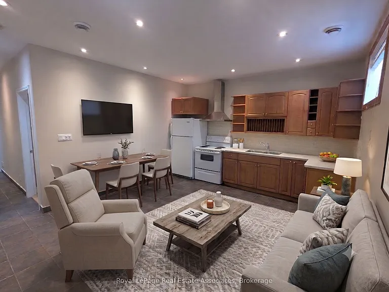 48 Mississauga Rd N #4 — Photo 8