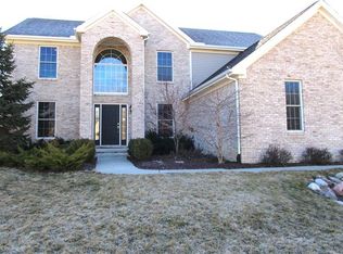704 W Castlebury Cir, Saline, MI 48176