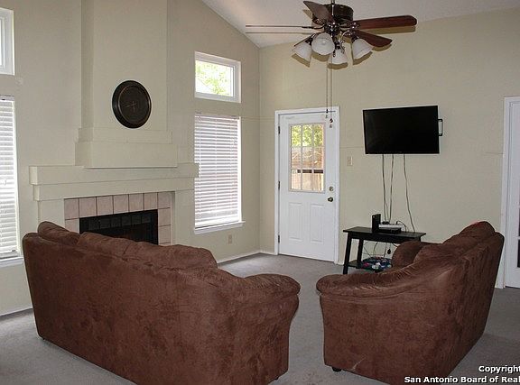3rd image of 9121 Encino Vlg
