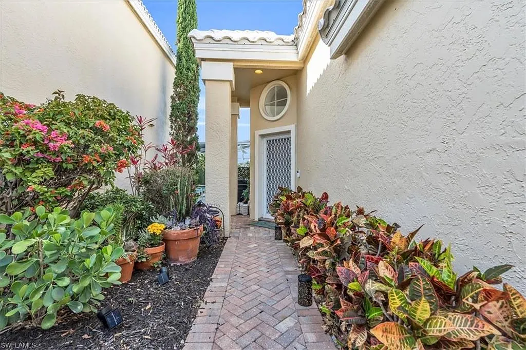 3 bed, 2.5 bath, 1626 sqft, $9,250 — Photo 3