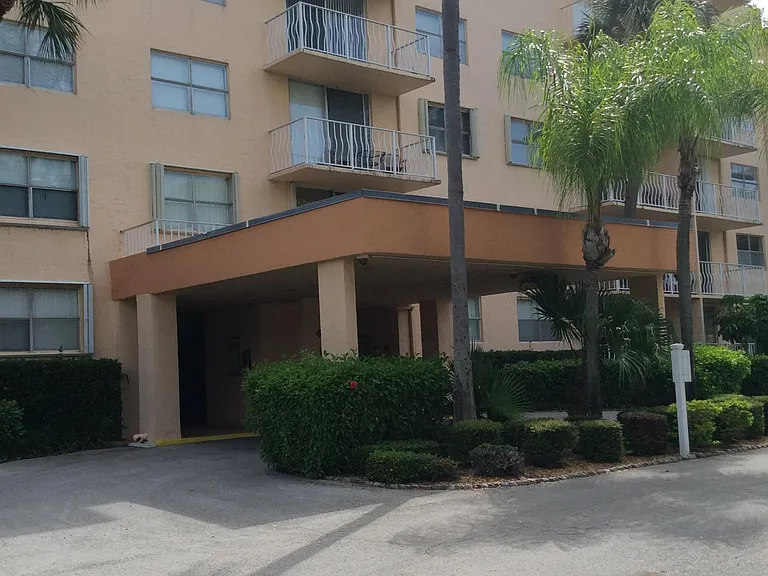 470 Executive Center Dr #2K — Photo 13