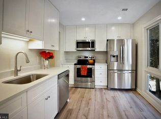 3039 Mission Square Dr, Fairfax, VA 22031