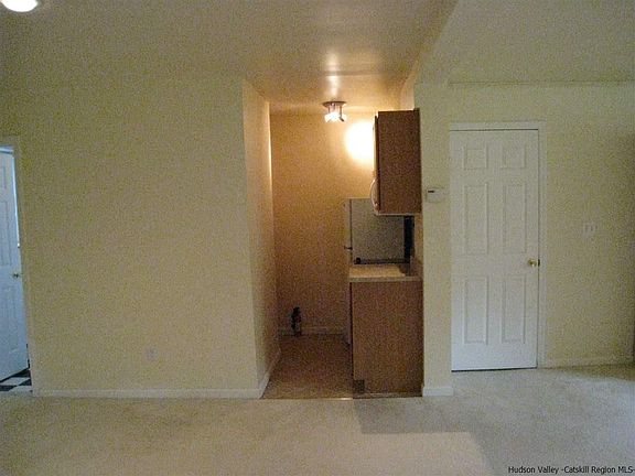 3rd image of 7 Laura Dr