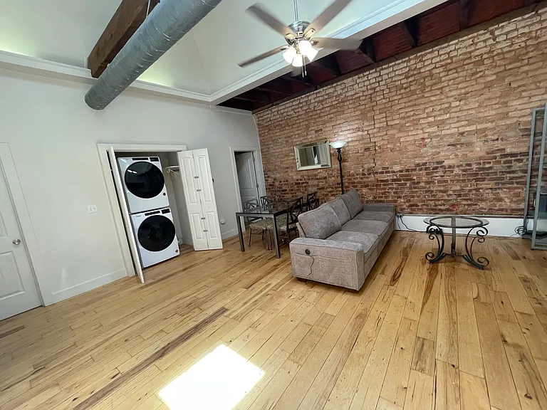 103 Court Sq #3 — Photo 15