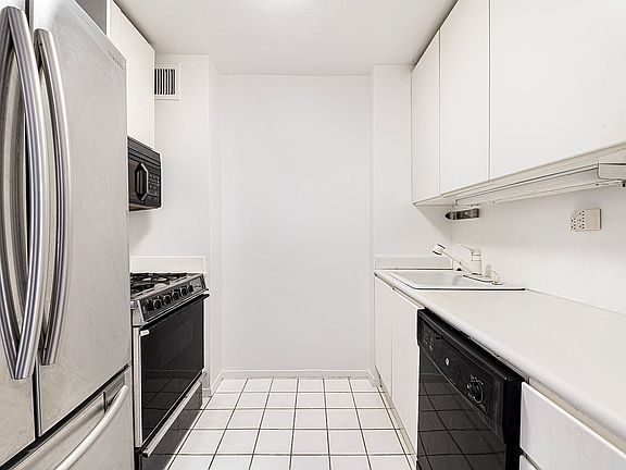4th image of 401 E 89th St APT 11D