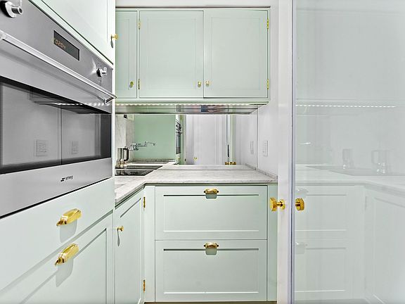 2nd image of 111 E 10th St APT 2