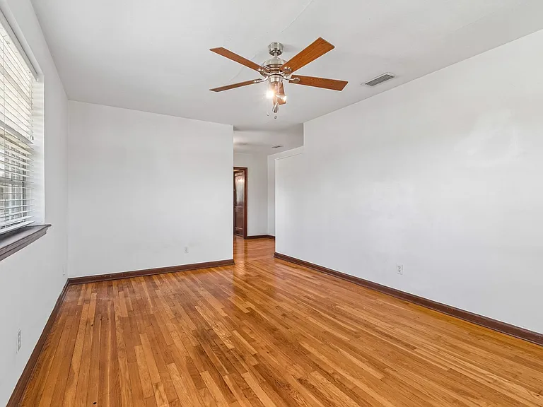 1731 Flagler Ave — Photo 67