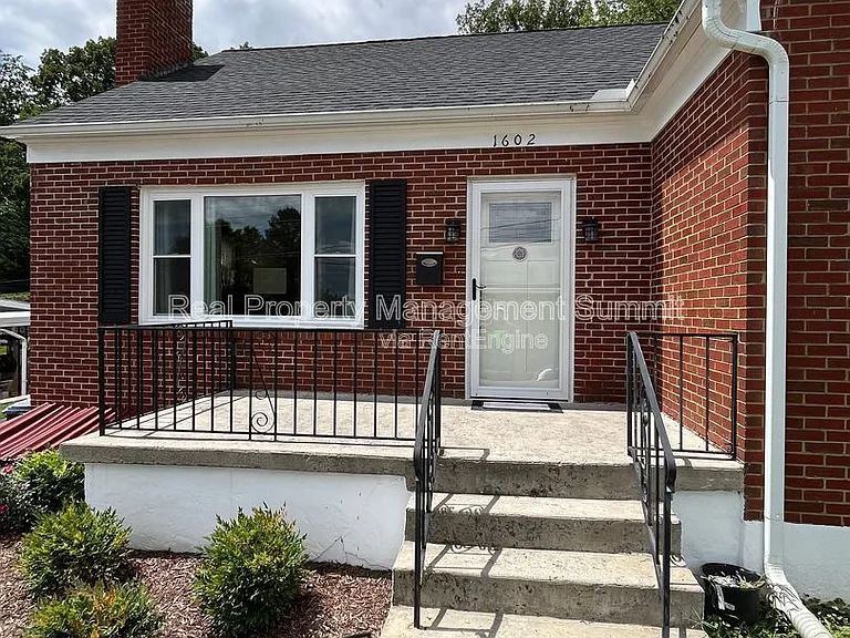 1602 Terrace St — Photo 2