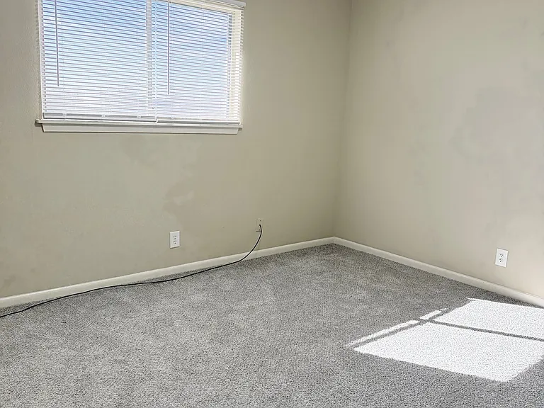 Ricks Apartments — Photo 29