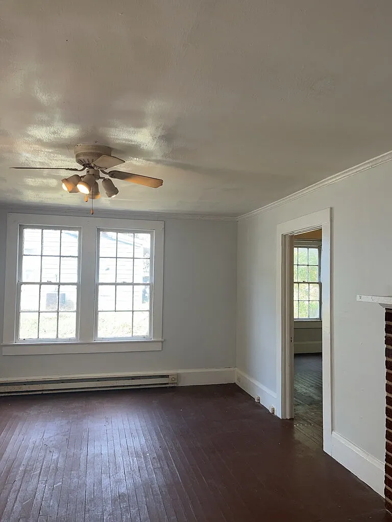 2 bed, 1.0 bath, $850 — Photo 2