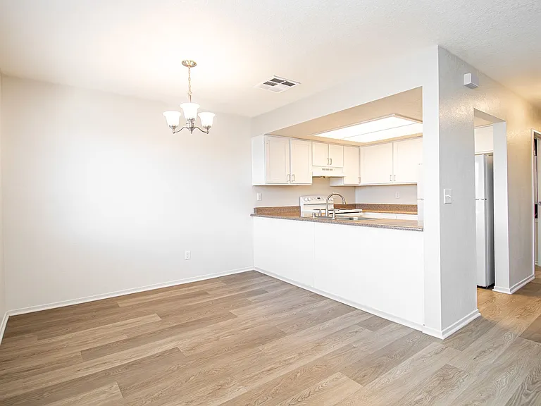Georgia Avenue Apts — Photo 15
