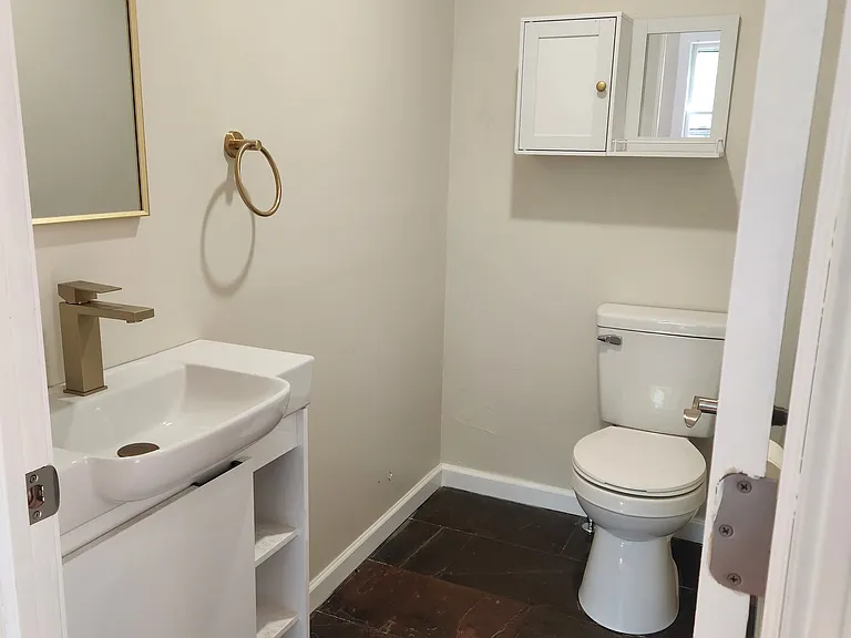 1/2 bath