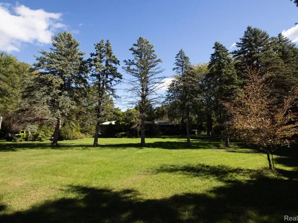575 S Hemlock Rd, Hemlock, MI 48626