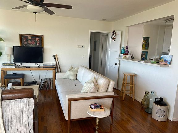 Living Rm looking toward kitchen and bedroom hallway