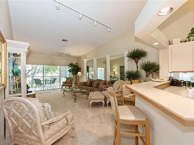 7050 Barrington Cir #201 — Photo 8