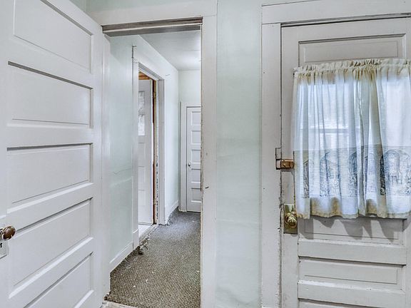 4th image of 5547 157th St S