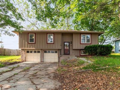 111 SW 21st St, Oak Grove, MO, 64075