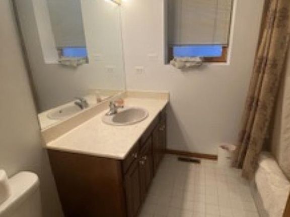 2nd image of 3339 S Emerald Ave #1627