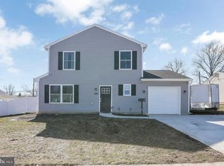 31 Mountain Ln, Levittown, PA