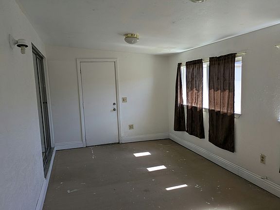 3rd image of 1863 W Oakland Ave