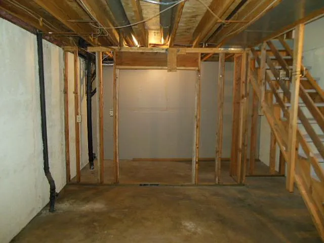718 SE London Way — Photo 17