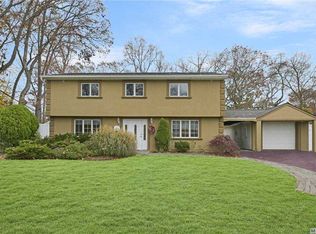 24 Oxford Rd, Old Bethpage, NY 11804