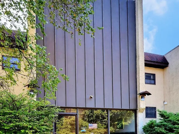 146 Foxfire Dr APT 103, Mount Pocono, PA 18344