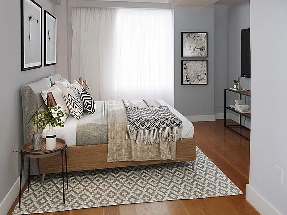 5th image of 752 W End Ave APT 4D