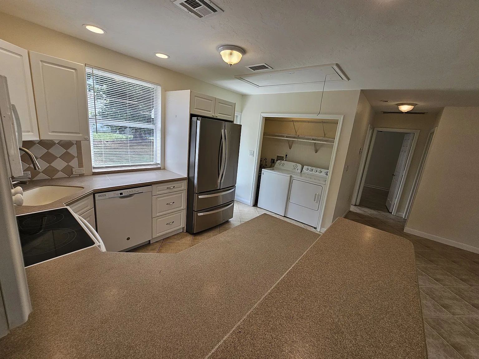 2 bed, 870 sqft, $2,200 — Photo 4