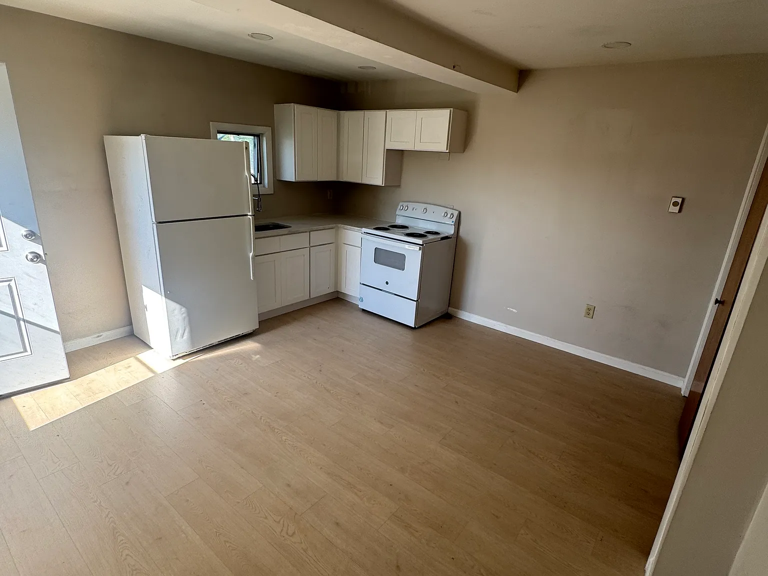1 bed, 1000 sqft, $1,075 — Photo 2