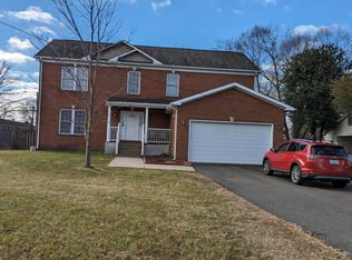 8912 Fort Dr, Manassas, VA 20110