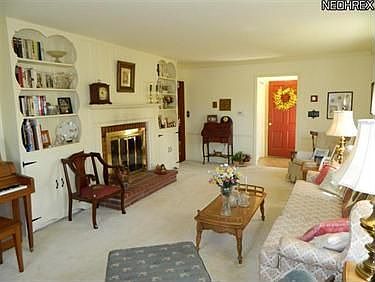 4th image of 2365 Woodacre Dr